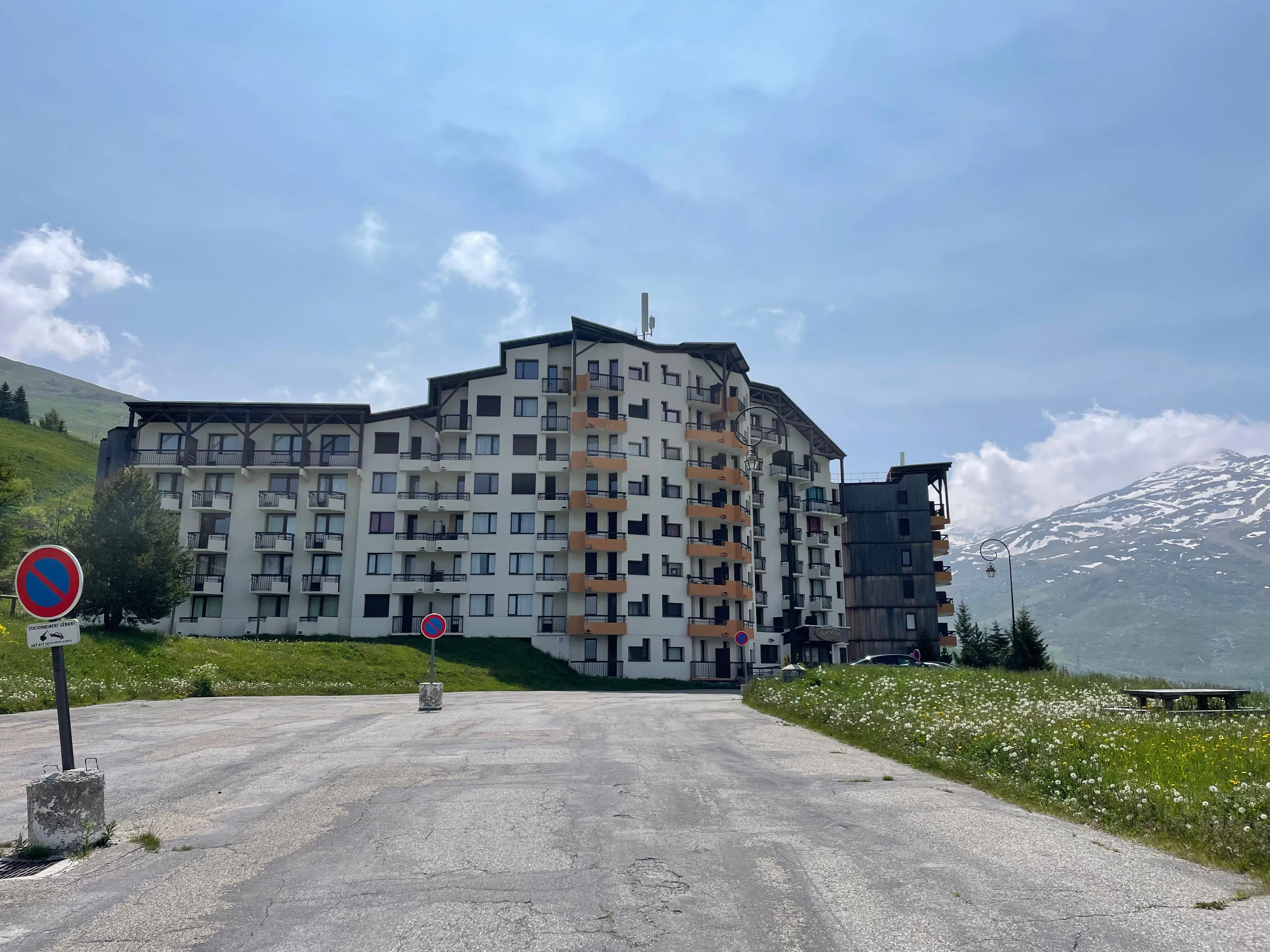 Complex in de zomer